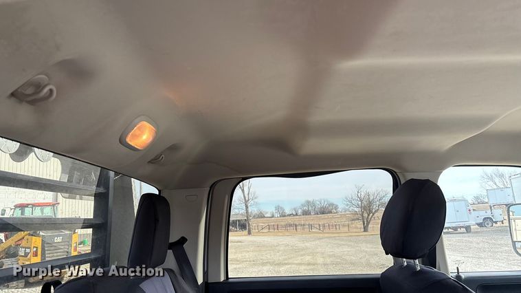 image for item FO3525 2016 RAM 3500 Crew Cab flatbed pickup truck