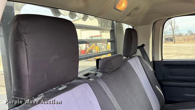 image for item FO3525 2016 RAM 3500 Crew Cab flatbed pickup truck