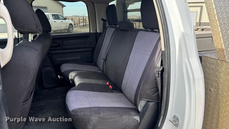 image for item FO3525 2016 RAM 3500 Crew Cab flatbed pickup truck