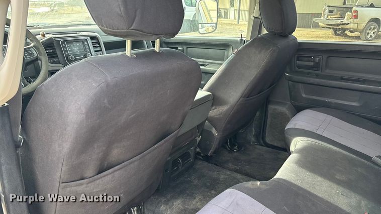 image for item FO3525 2016 RAM 3500 Crew Cab flatbed pickup truck