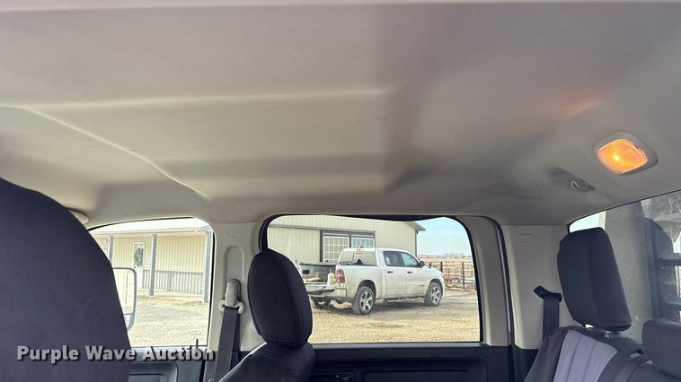 image for item FO3525 2016 RAM 3500 Crew Cab flatbed pickup truck