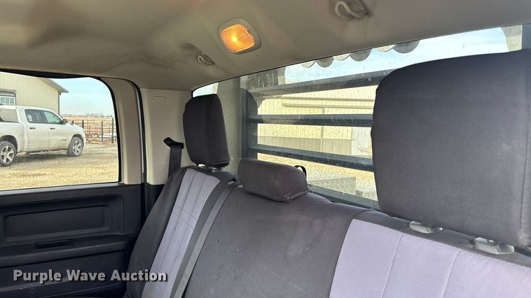 image for item FO3525 2016 RAM 3500 Crew Cab flatbed pickup truck