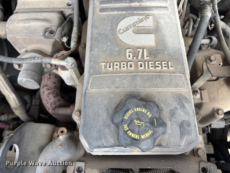 image for item FO3525 2016 RAM 3500 Crew Cab flatbed pickup truck