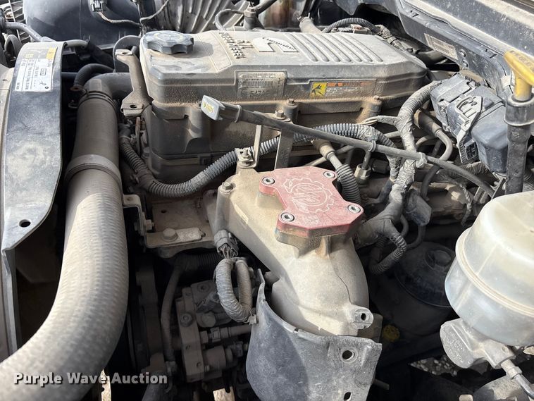 image for item FO3525 2016 RAM 3500 Crew Cab flatbed pickup truck