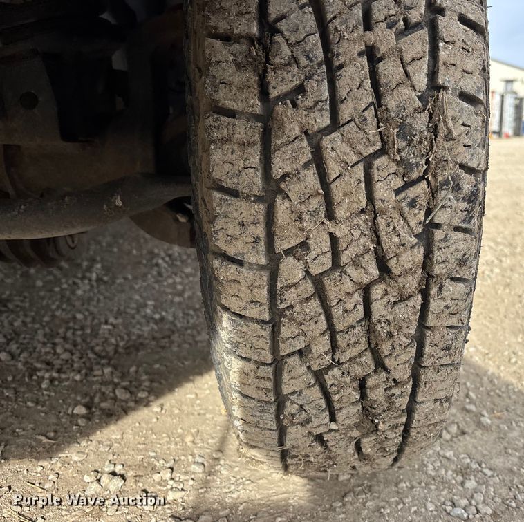 image for item FO3525 2016 RAM 3500 Crew Cab flatbed pickup truck