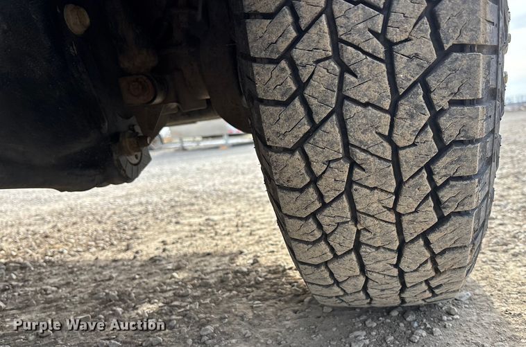 image for item FO3525 2016 RAM 3500 Crew Cab flatbed pickup truck