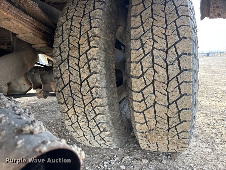 image for item FO3525 2016 RAM 3500 Crew Cab flatbed pickup truck