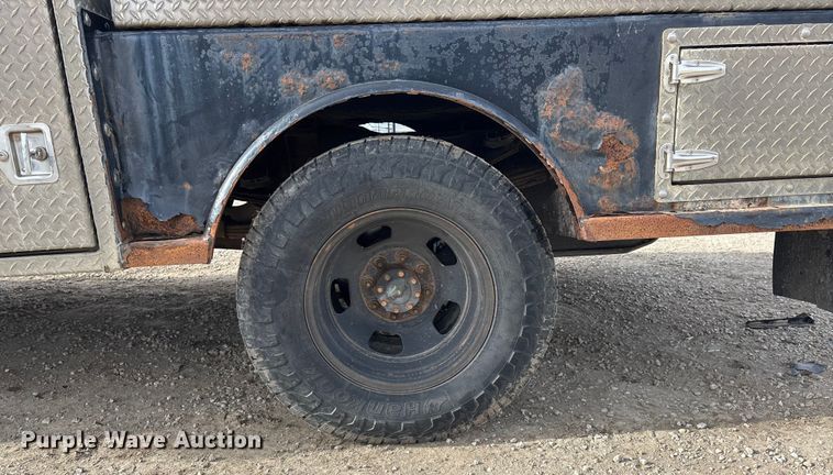 image for item FO3525 2016 RAM 3500 Crew Cab flatbed pickup truck