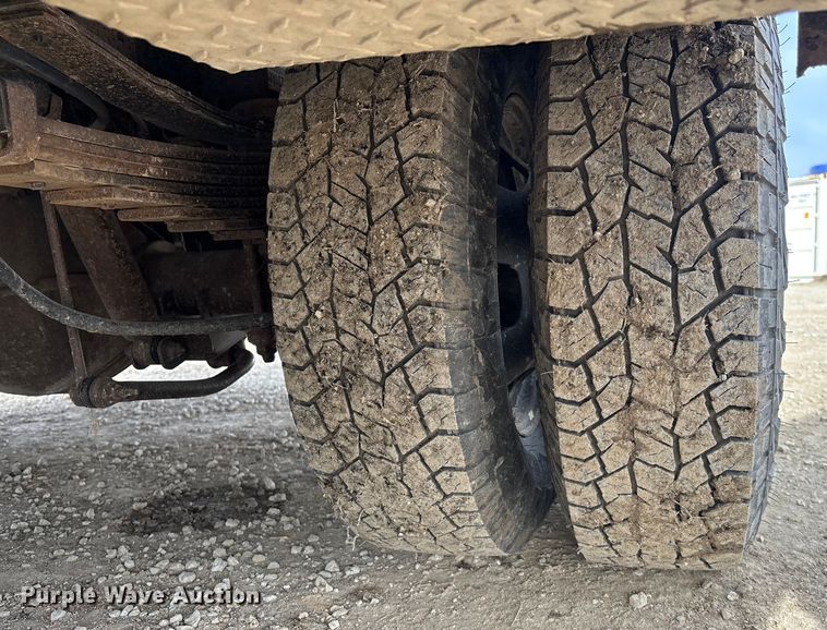 image for item FO3525 2016 RAM 3500 Crew Cab flatbed pickup truck