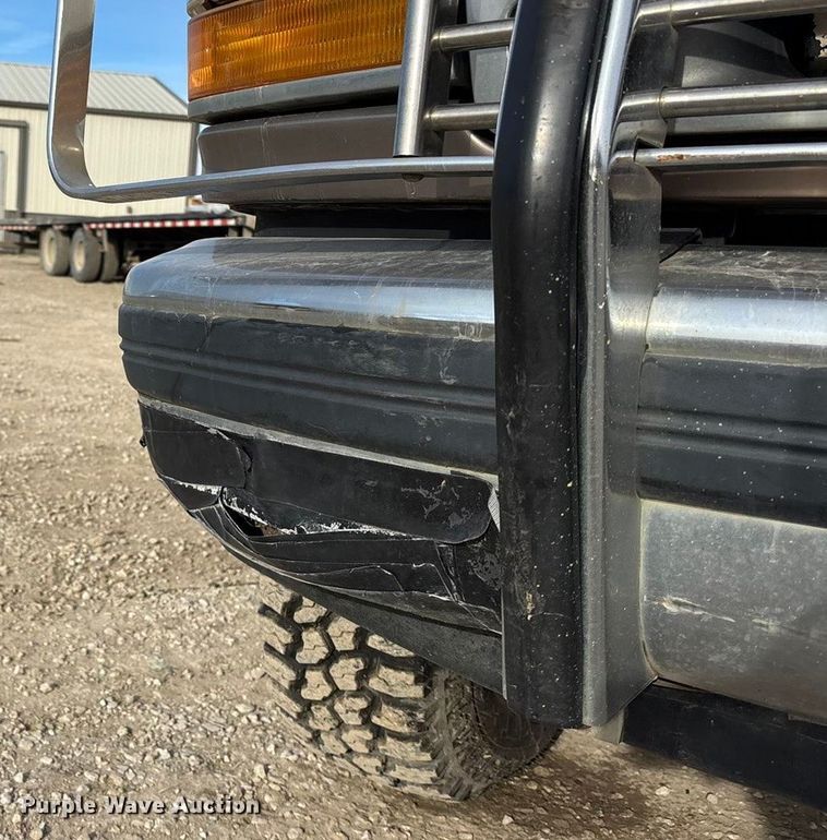 image for item FO3526 1992 Ford F150 Ext. Cab pickup truck