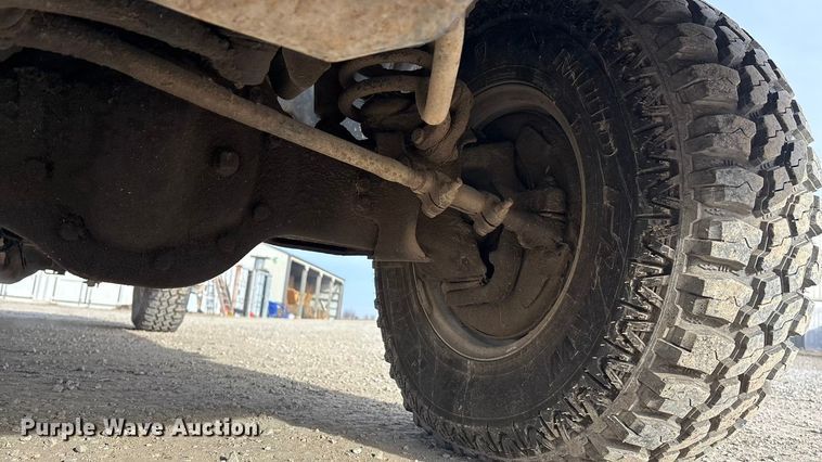 image for item FO3526 1992 Ford F150 Ext. Cab pickup truck