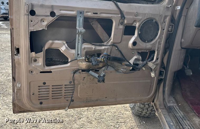 image for item FO3526 1992 Ford F150 Ext. Cab pickup truck