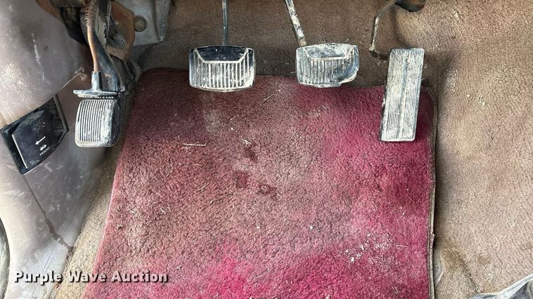 image for item FO3526 1992 Ford F150 Ext. Cab pickup truck