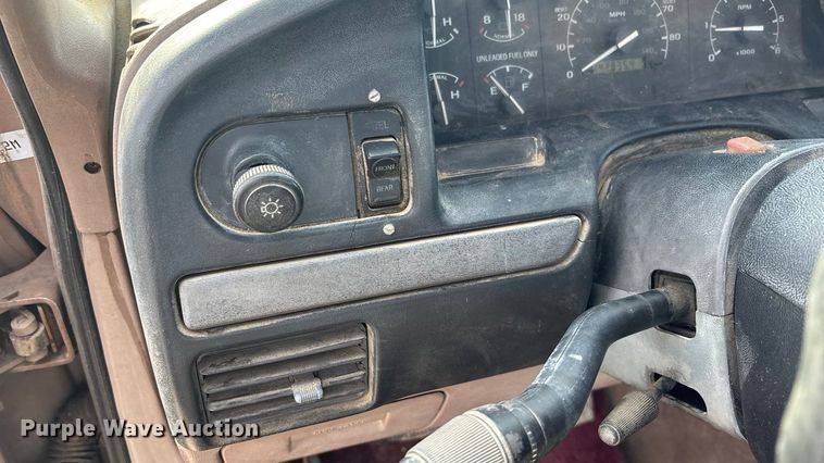 image for item FO3526 1992 Ford F150 Ext. Cab pickup truck