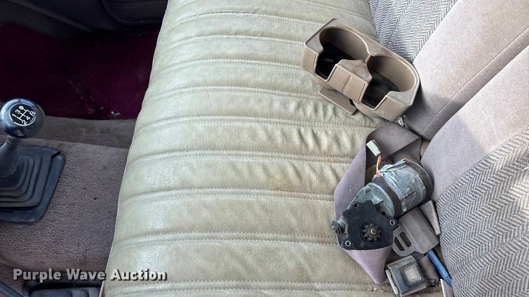 image for item FO3526 1992 Ford F150 Ext. Cab pickup truck