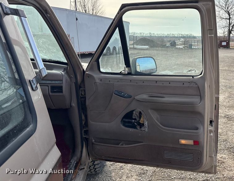 image for item FO3526 1992 Ford F150 Ext. Cab pickup truck