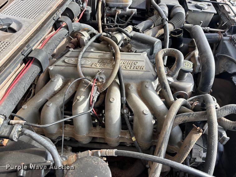 image for item FO3526 1992 Ford F150 Ext. Cab pickup truck