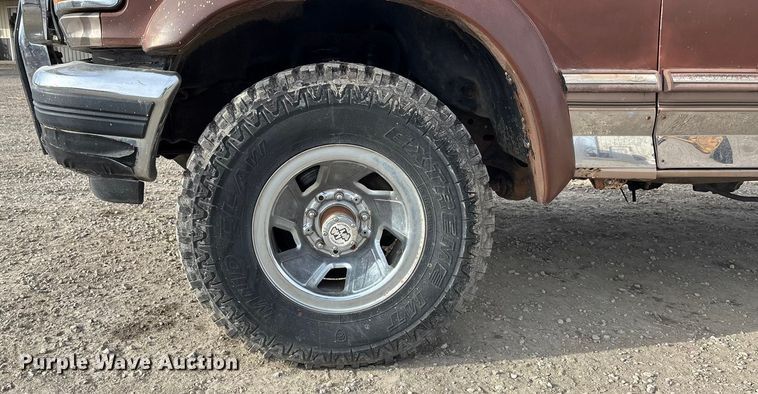 image for item FO3526 1992 Ford F150 Ext. Cab pickup truck