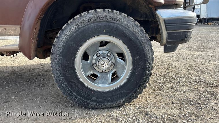 image for item FO3526 1992 Ford F150 Ext. Cab pickup truck