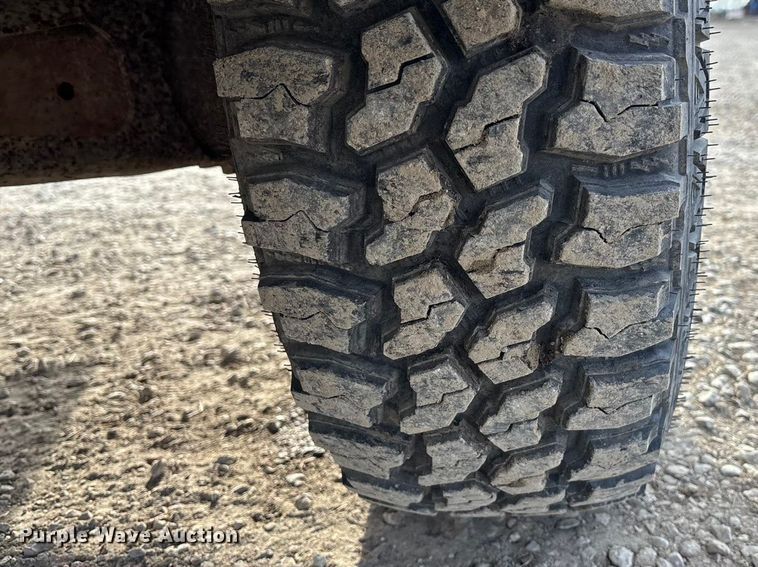 image for item FO3526 1992 Ford F150 Ext. Cab pickup truck