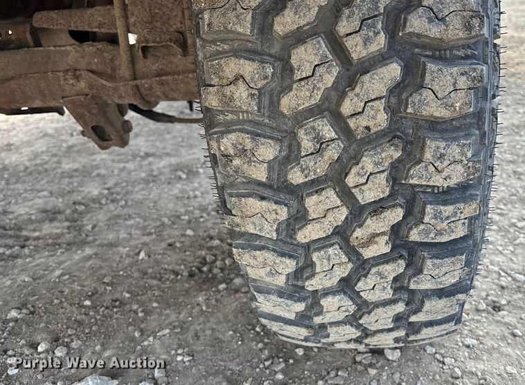 image for item FO3526 1992 Ford F150 Ext. Cab pickup truck