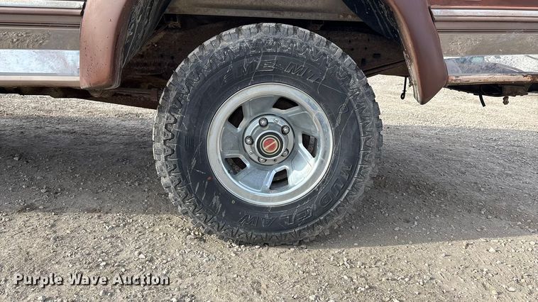 image for item FO3526 1992 Ford F150 Ext. Cab pickup truck