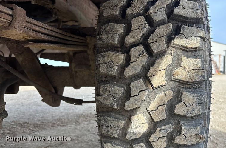 image for item FO3526 1992 Ford F150 Ext. Cab pickup truck