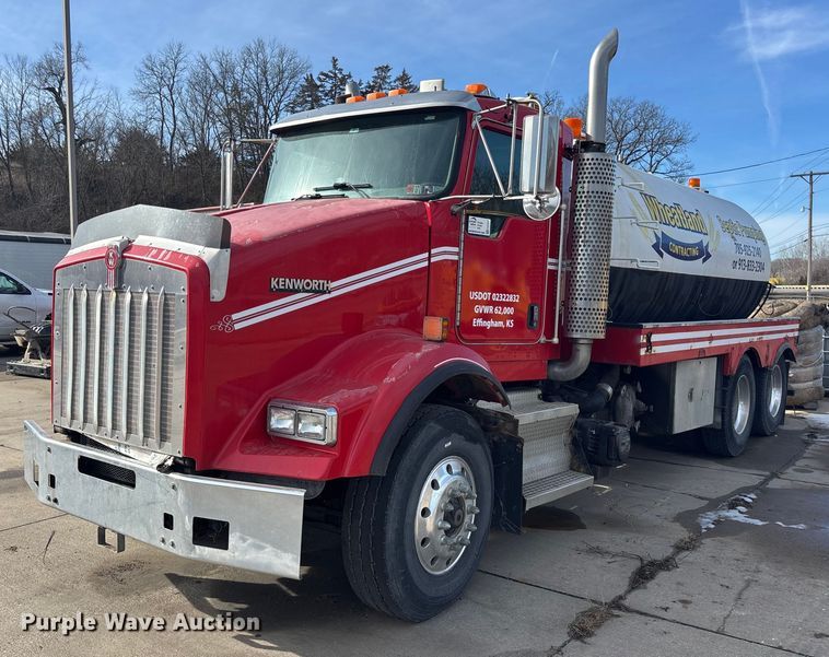 image for item FO3527 2007 Kenworth T800 vacuum truck 