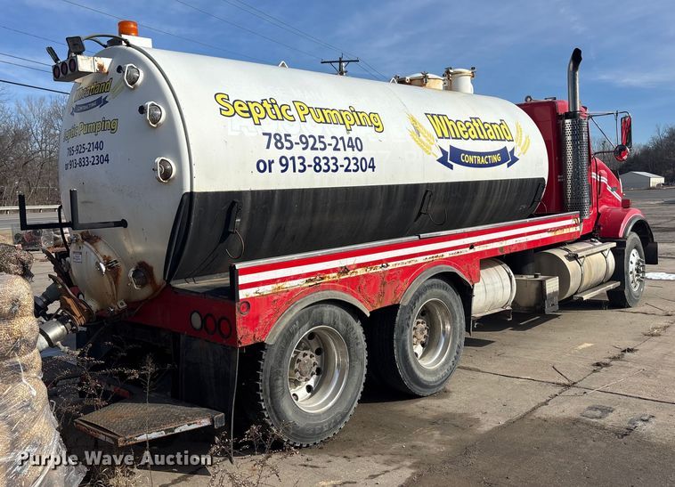 image for item FO3527 2007 Kenworth T800 vacuum truck 