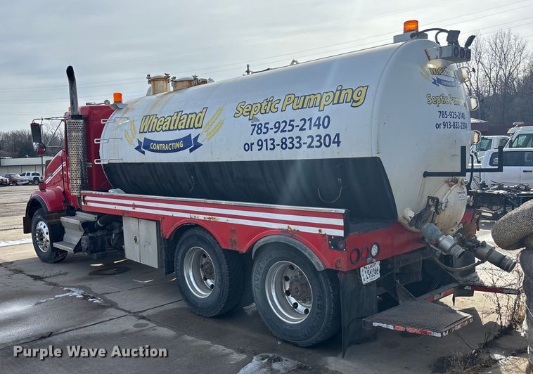 image for item FO3527 2007 Kenworth T800 vacuum truck 