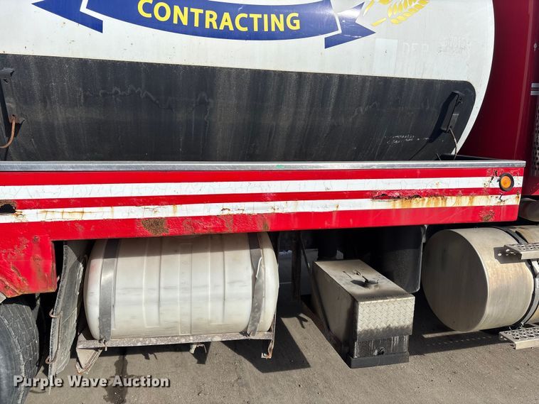 image for item FO3527 2007 Kenworth T800 vacuum truck 