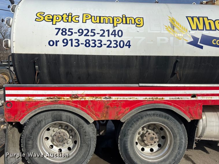 image for item FO3527 2007 Kenworth T800 vacuum truck 