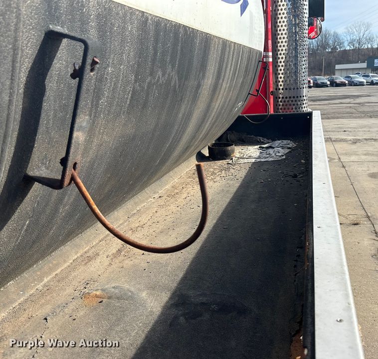 image for item FO3527 2007 Kenworth T800 vacuum truck 