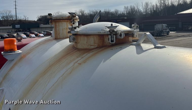 image for item FO3527 2007 Kenworth T800 vacuum truck 