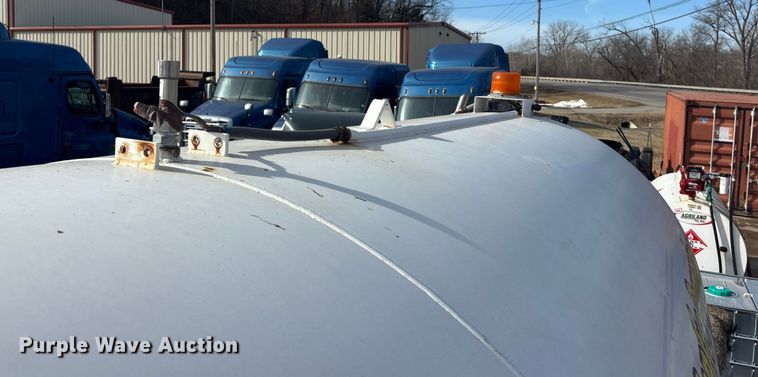 image for item FO3527 2007 Kenworth T800 vacuum truck 