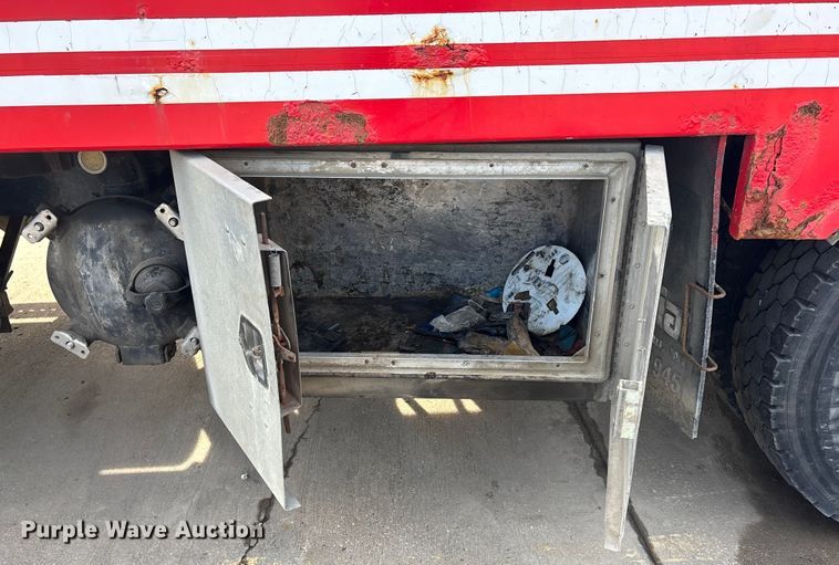 image for item FO3527 2007 Kenworth T800 vacuum truck 