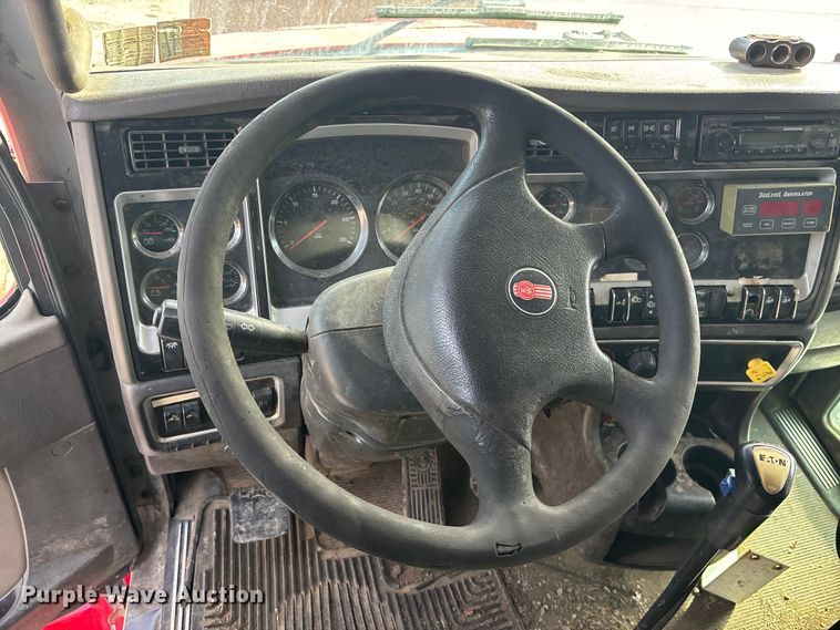 image for item FO3527 2007 Kenworth T800 vacuum truck 