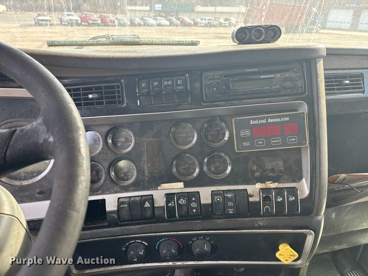 image for item FO3527 2007 Kenworth T800 vacuum truck 