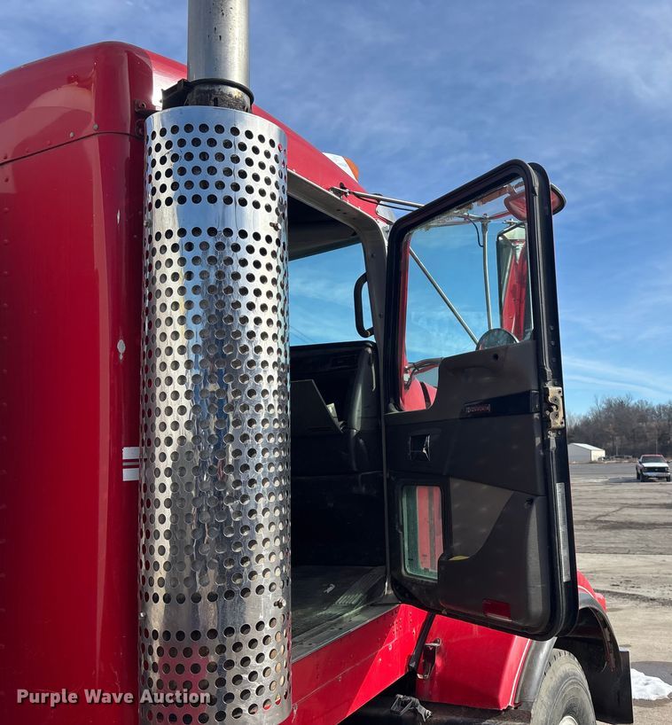 image for item FO3527 2007 Kenworth T800 vacuum truck 