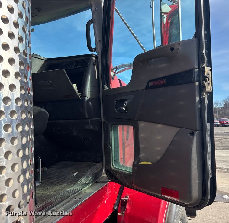 image for item FO3527 2007 Kenworth T800 vacuum truck 