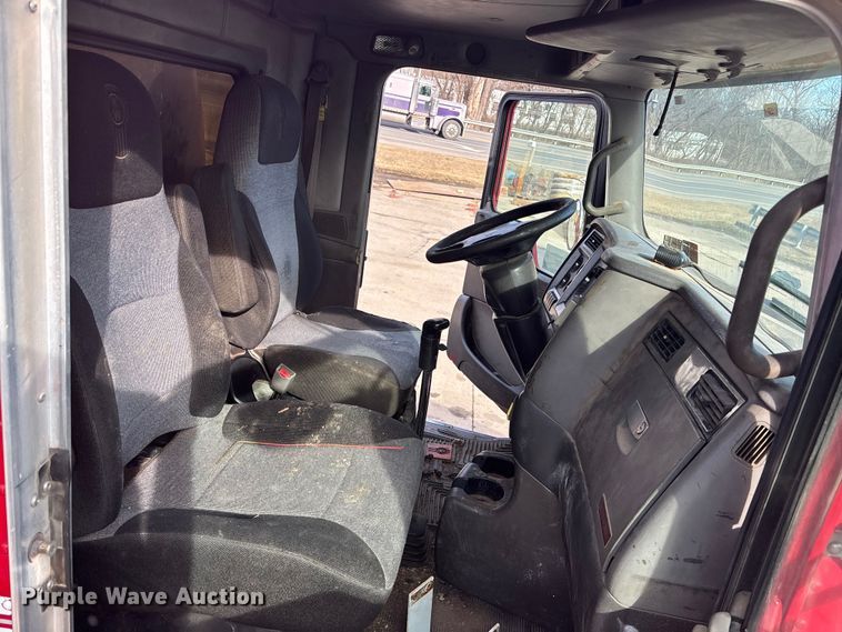 image for item FO3527 2007 Kenworth T800 vacuum truck 