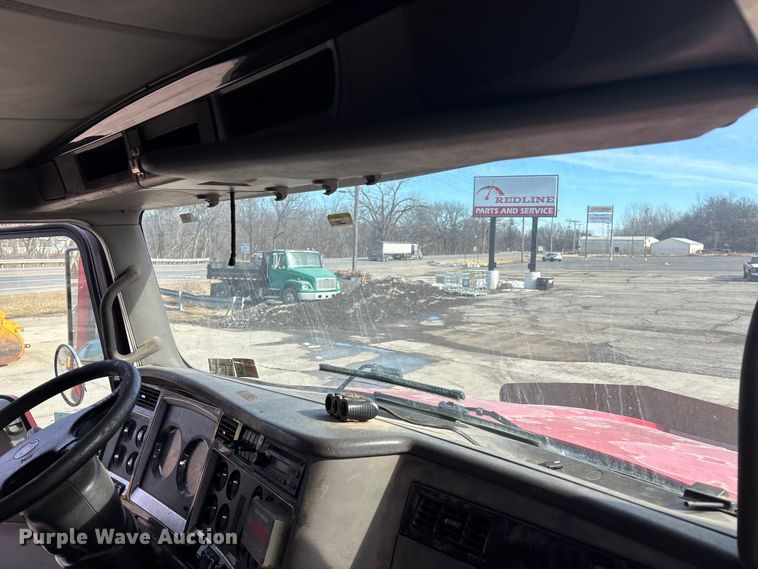 image for item FO3527 2007 Kenworth T800 vacuum truck 