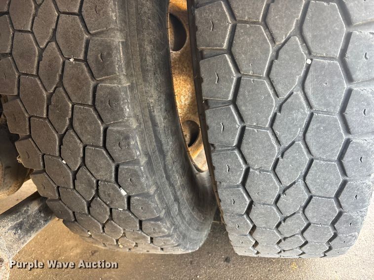 image for item FO3527 2007 Kenworth T800 vacuum truck 