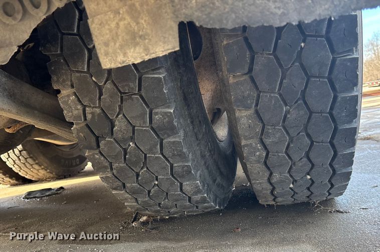 image for item FO3527 2007 Kenworth T800 vacuum truck 