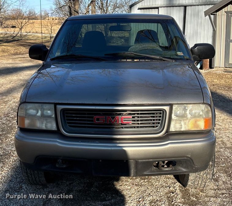 image for item FO3543 2001 GMC Sonoma Ext. Cab pickup truck