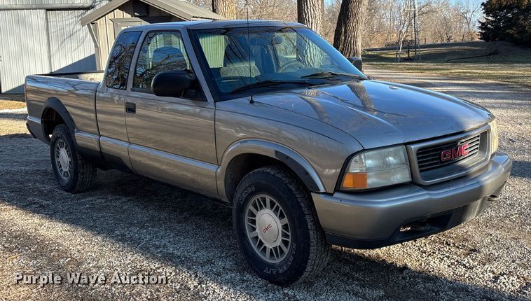 image for item FO3543 2001 GMC Sonoma Ext. Cab pickup truck