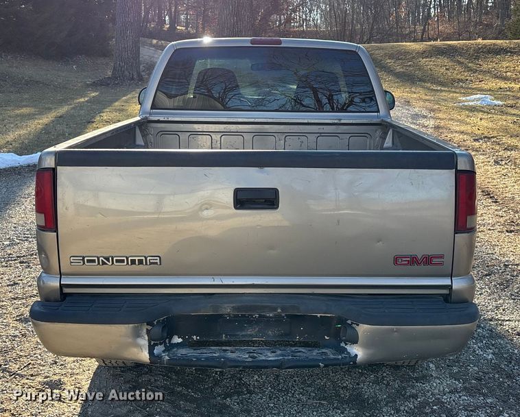 image for item FO3543 2001 GMC Sonoma Ext. Cab pickup truck