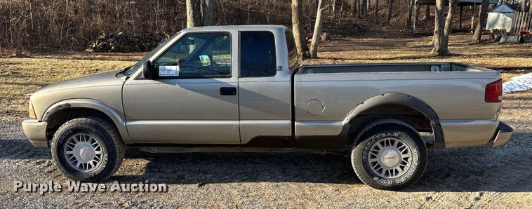 image for item FO3543 2001 GMC Sonoma Ext. Cab pickup truck