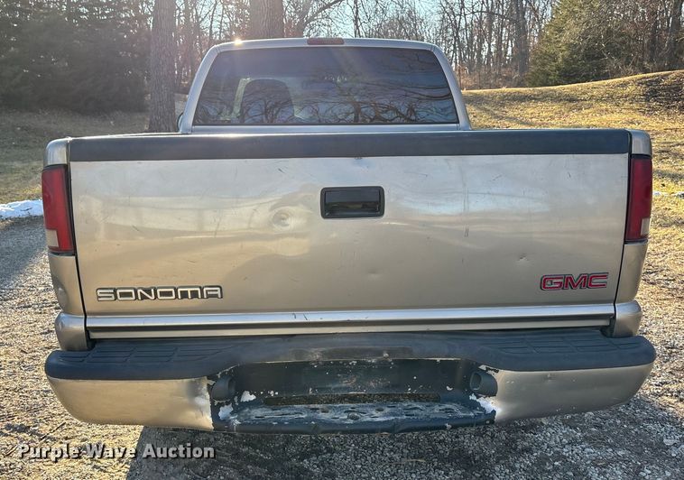 image for item FO3543 2001 GMC Sonoma Ext. Cab pickup truck