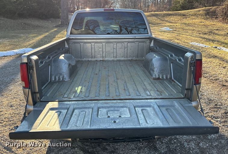 image for item FO3543 2001 GMC Sonoma Ext. Cab pickup truck